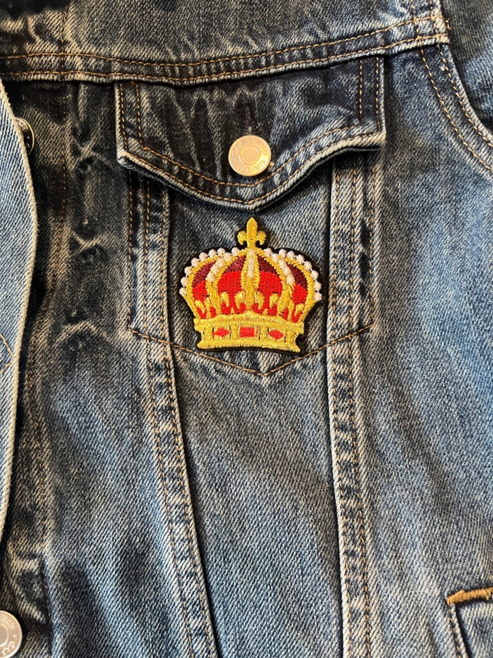 Vintage GAP Blue Denim Jacket with Crown Embroidered Patches - Picture 4 of 8